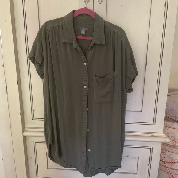 United Colors of Benetton Tank top and Aerie short sleeve blouse - Picture 4 of 6